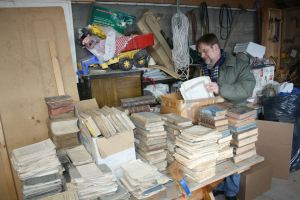 Höfundur að flokka „Safn Jóns lærða“ sumarið 2013.